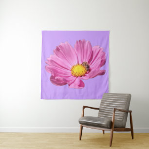 Lebendige rosa Blume mit einer Biene an einem Somm Wandteppich