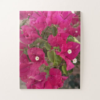 Lebendige rosa Bougainvillea-Blüten blühen in Tro Puzzle