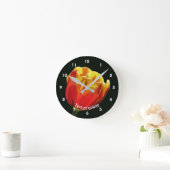 Lebendige Tulpenblume Personalisierte runde Uhr (Zuhause)