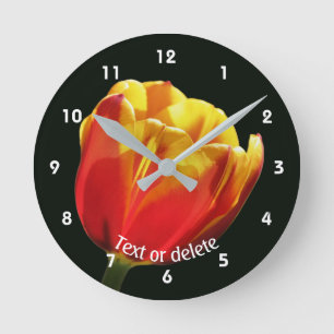 Lebendige Tulpenblume Personalisierte runde Uhr