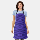 Lebendige violette Schürze mit geometrischem Muste (Getragen)