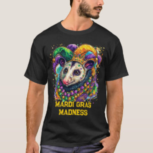 Lebendiger Mardi-Gras-Opossum in Narrenmaske und P T-Shirt