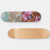 Lebendiger rosa und orangefarbener spiralförmiger skateboard (Horizontal)
