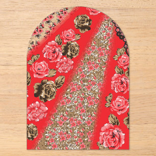 Lebendiger roter Stoff mit aufwendigen floralen un Acryleinladungen