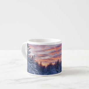 Lebendiger Sonnenuntergang malt den Himmel über wi Espressotasse