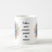 Lebendiger Wasserfarben-Blumenstrauß in Blau Kaffeetasse (Mittel)