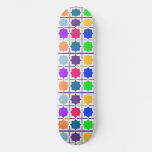 Lebendiges abstraktes geometrisches Muster in kräf Skateboard