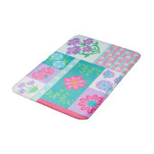 Lebendiges blühendes Blumendesign Badematte (Schrägansicht)