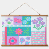 Lebendiges blühendes Blumendesign Wandteppich Mit Holzrahmen (Vorne)