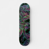 Lebendiges Coleus-Blattmuster. Skateboard (Vorne)