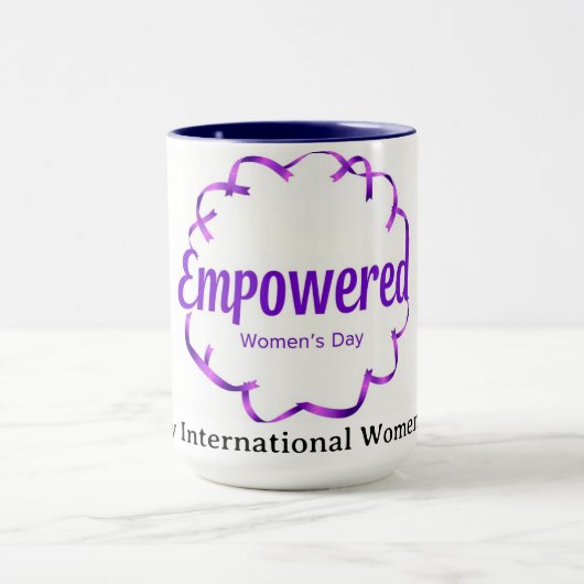 Lebendiges Dopamin-Dekor Empowered IWD 2026 Tasse (Zentrum)