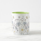 Lebendiges Feld mit Wildblumen  Tasse (Zentrum)