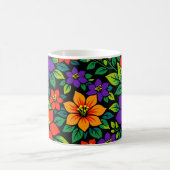 Lebendiges florales Design mit farbenfrohen Blüten Kaffeetasse (Mittel)