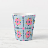Lebendiges geometrisches Fliesendesign Milchtasse (Vorderseite)