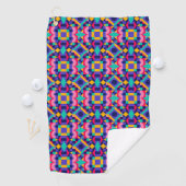 Lebendiges geometrisches Muster mit Rosa Golfhandtuch (Insitu)