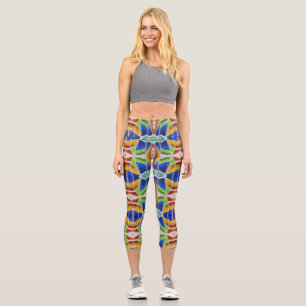 Lebendiges kaleidoskopisches geometrisches Muster Capri Leggings