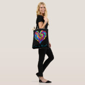 Lebendiges Regenbogen-Pour-Paint-Herz Tasche (Am Model)
