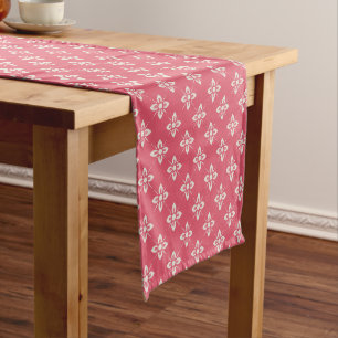 Lebendiges rosa Blumenmuster mit geometrischen Blu Kurzer Tischläufer