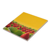 Lebendiges rotes Erdbeerfeld Fliese (Seite)