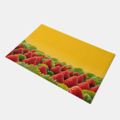 Lebendiges rotes Erdbeerfeld Fußmatte (Schrägansicht)