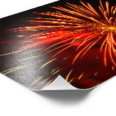 lebendiges rotes Feuerwerk-Display gegen schwarzen Fotodruck (Ecke)