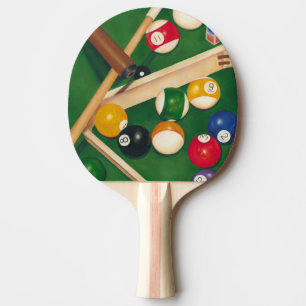 Lebensechte Billard-Tabelle mit Bällen und Kreide Tischtennis Schläger