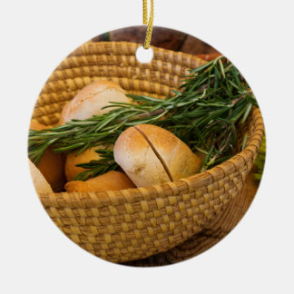 Lebensmittel - Brot - Rollen und Rosmarin Keramikornament