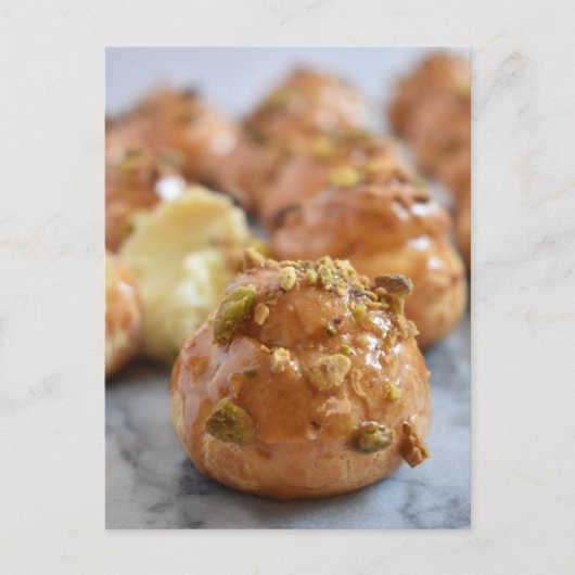 Lebensmittelfotografie Caramel Nut Cream Puff Chou Postkarte (Vorderseite)