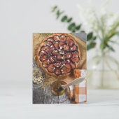 Lebensmittelfotografie Frangipane Plum Honey Tart Postkarte (Stehend Vorderseite)