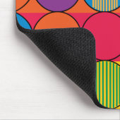 Lebhaft gefärbte Kreise und Streifen und Initialen Mousepad (Ecke)