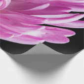 Lebhaft in Pink Dahlia Geschenkpapier (Ecke)