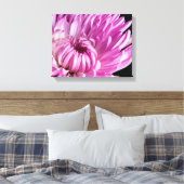 Lebhaft in Pink Dahlia Leinwanddruck (Insitu (Schlafzimmer))