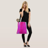 Lebhafte Abstrakte Rosa und Lila Streifen Kunst, D Tasche (Am Model)
