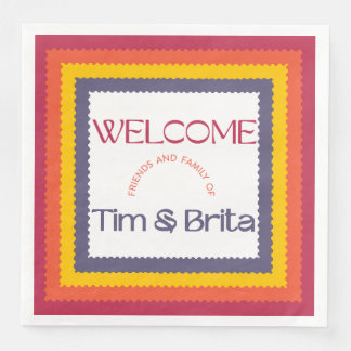 Lebhafte, aufeinander abgestimmte Farben mit Lila Serviette