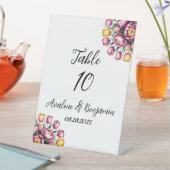 Lebhafte Blumenharmonie Hochzeitsfeier Tischnummer Sockelschild (In Situ)