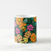 Lebhafte Blüte: Grüner Hintergrund Vintag. Kaffeetasse (Mittel)