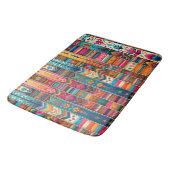 Lebhafte Boho Streifen: eklektische Textilkunst Badematte (Schrägansicht)