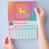 Lebhafte Farben, die Flyer verkaufen (Hand)