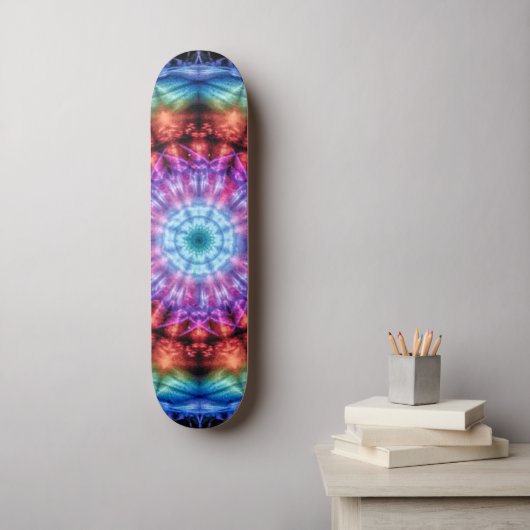 Lebhafte Gefärbte Krawatte Kaleidoskop Rainbow Man Skateboard (Wandkunst)