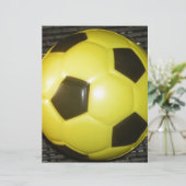 Lebhafte Gelb- und Schwarzfußballkunst (Stehend Vorderseite)