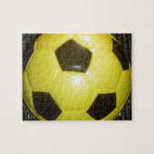 Lebhafte Gelb- und Schwarzfußballkunst Puzzle (Horizontal)