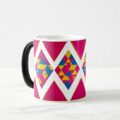 Lebhafte geometrische Dreiecke im Retro - Morphing Verwandlungstasse (Vorderseite Links)