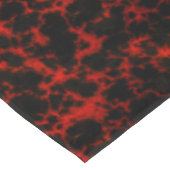 Lebhafte Gepunktete Rot- und Schwarze Flammen Tischdecke (Schrägansicht)