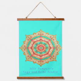 Lebhafte Gold Türkis Blue und Coral Om Mandala Wandteppich Mit Holzrahmen