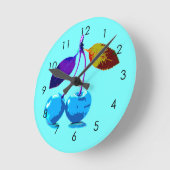 Lebhafte hellblaue Kirschen Runde Wanduhr (Winkel)