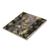 Lebhafte Honigbienen im Bienenstock Fliese (Seite)