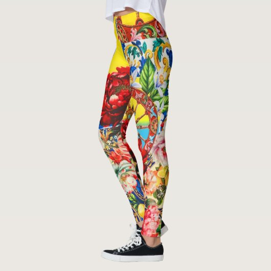 Lebhafte Leggings mit floralen und barocken Muster (Links)