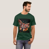 Lebhafte Moth in traumhaften Mustern T-Shirt (Vorne ganz)