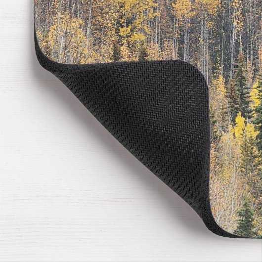 Lebhafte Mousepad im Herbstwald (Ecke)
