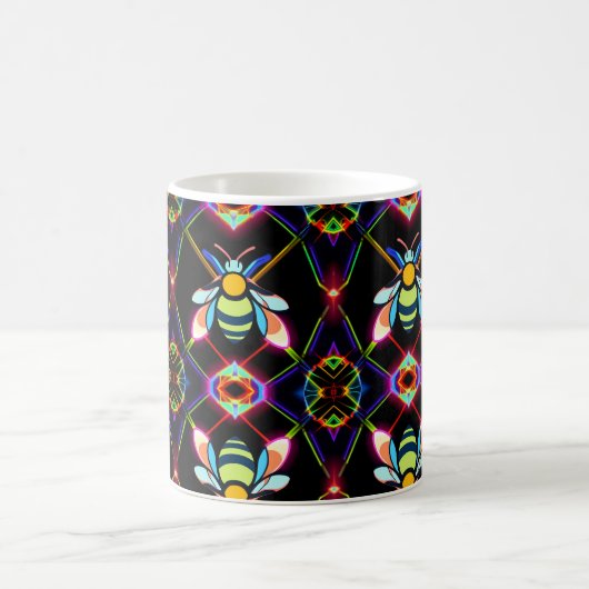 Lebhafte Neon Honeybee mit Abstraktem Hexagonal Kaffeetasse (Mittel)